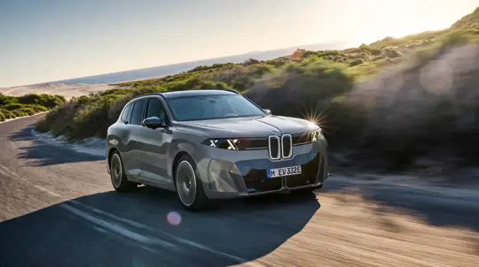 BMW iX3 40 xDrive fyller gapet: 374 hk, 621 km rekkevidde og pris på 65 900 euro