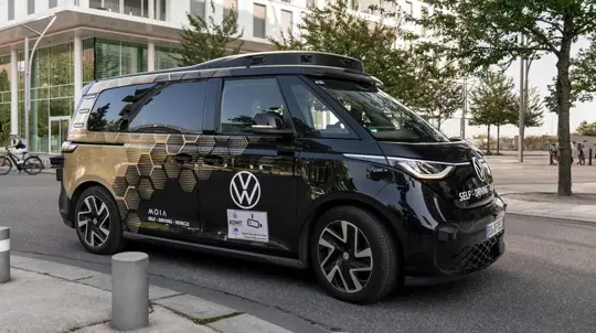 Volkswagen lancia corse autonome gratuite ad Amburgo con l’ID. Buzz AD