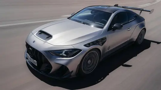 Mercedes-AMG CLE 646 envoie 646 ch aux seules roues arrière et atteint 310 km/h