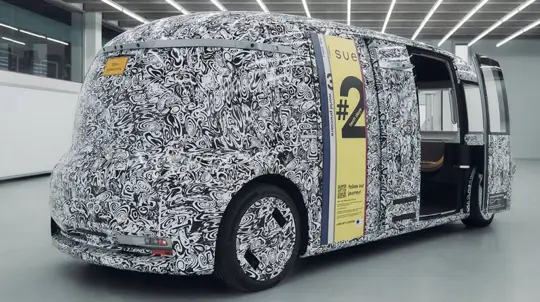 SUE Premiere: autonomer Elektro-Shuttle für Serieneinsatz