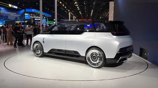 Geely liittyy robottitaksien kilpailuun ensimmäisellä autonomisella autollaan