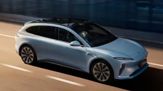 Nio House Athens ouvre ses portes : la marque premium chinoise mise sur des partenaires grecs plutôt que ses showrooms