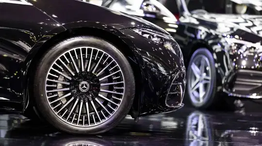 Mercedes-Benz kutsuu yli 201 000 autoa korjaukseen mahdollisen vetovoiman menetyksen vuoksi