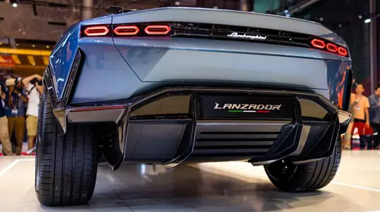 Lamborghini Lanzador devient hybride rechargeable : Sant'Agata louche sur la Ferrari Luce
