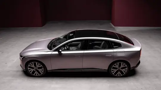 Το Volvo ES90 γίνεται πιο προσιτό: Plus Business Edition με 333 ίππους, αυτονομία 664 χλμ. και πλουσιότερο βασικό εξοπλισμό