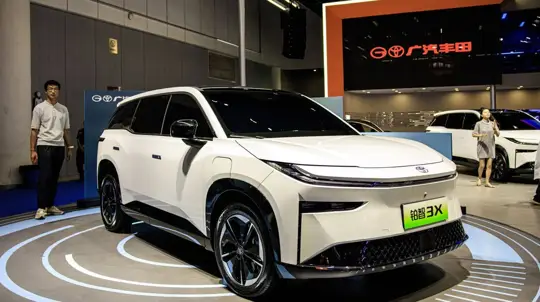 Toyota przyspiesza baterie solid‑state: 1000 km od 2027