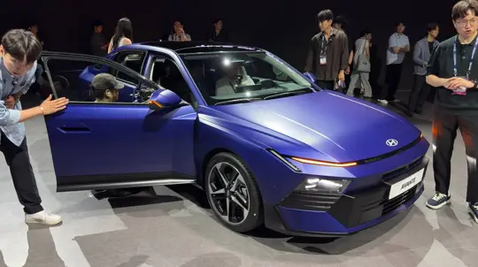 ヒョンデ、BIMOS 2026で新型アバンテ(エラントラ)を初公開——CN8世代、TMED-IIハイブリッド、Pleos Connect搭載