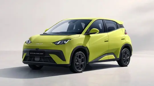 BYD Dolphin Surf passa a cinque posti in Spagna: nuova spina nel fianco di Renault Twingo e R5