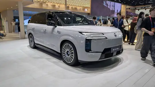 Denza N8L EV arriva a settembre con un frunk da 208 litri lavabile con l’acqua