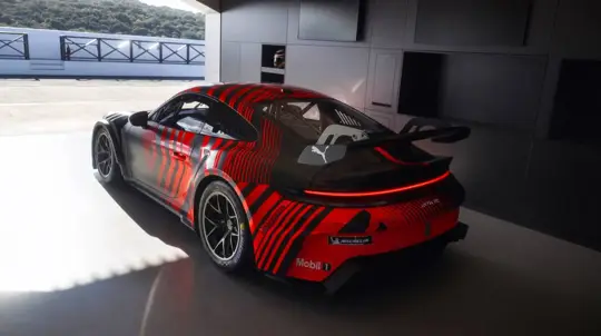 Nuevo Porsche 911 GT4 R: 520 CV y 375 500 dólares para un cliente que no quiere salir del circuito