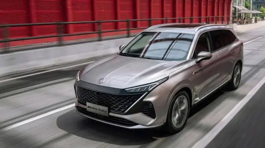 MG lanza su primer SUV de siete plazas: el MGS9 PHEV llega a Europa desde 44.990 euros