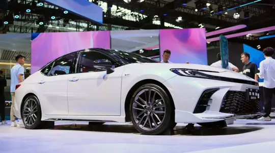Un Toyota Camry 2AZ-FE con un defecto de fábrica llegó a 491.000 km — el desmontaje reveló una verdad extraña