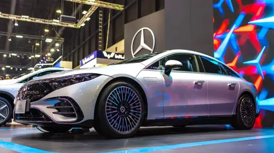 Mercedes chce záchranářům sdělit stav baterie ještě před příjezdem