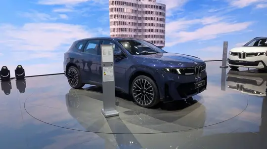 BMW iX3 50 xDrive: Australien-Start 2026, 805 km Reichweite