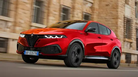 Alfa Romeo Tonale Sport Speciale: solo 60 esemplari, 45 rossi e 15 bianchi