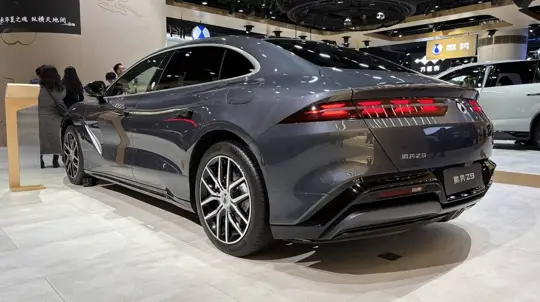 BYDがパリ・サンジェルマンと3年間のグローバル基本合意、2029年までクラブの公式自動車パートナーに