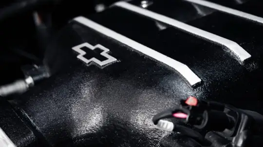 Chevrolet anuncia un V8 grande: teaser apunta a un nuevo motor para deportivos y pick-ups