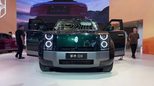 Stelato G9 e V8 a Chengdu: SUV squadrato da 594 CV e il primo minivan di Huawei