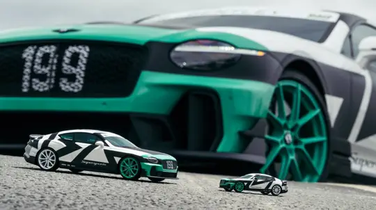 Bentley Supersports FULL SEND: miniaturas del salvaje film con Pastrana, 666 CV y librea Deathspray
