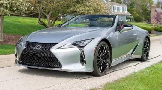 Lexus LC 500 Inspiration Series 2022 con 803 km vendido por 127.500 dólares — por encima del precio original