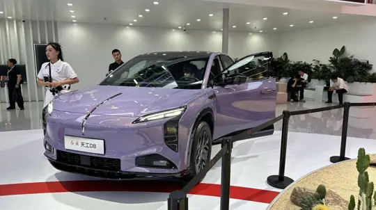 BYD cede per la prima volta la Blade Battery a un rivale — Hongqi riceve la tecnologia per prima
