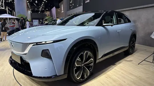 Mazda lisää lidarin 5 kameran, 5 tutkan ja 12 pysäköintianturin lisäksi päivitettyyn EZ-60:een