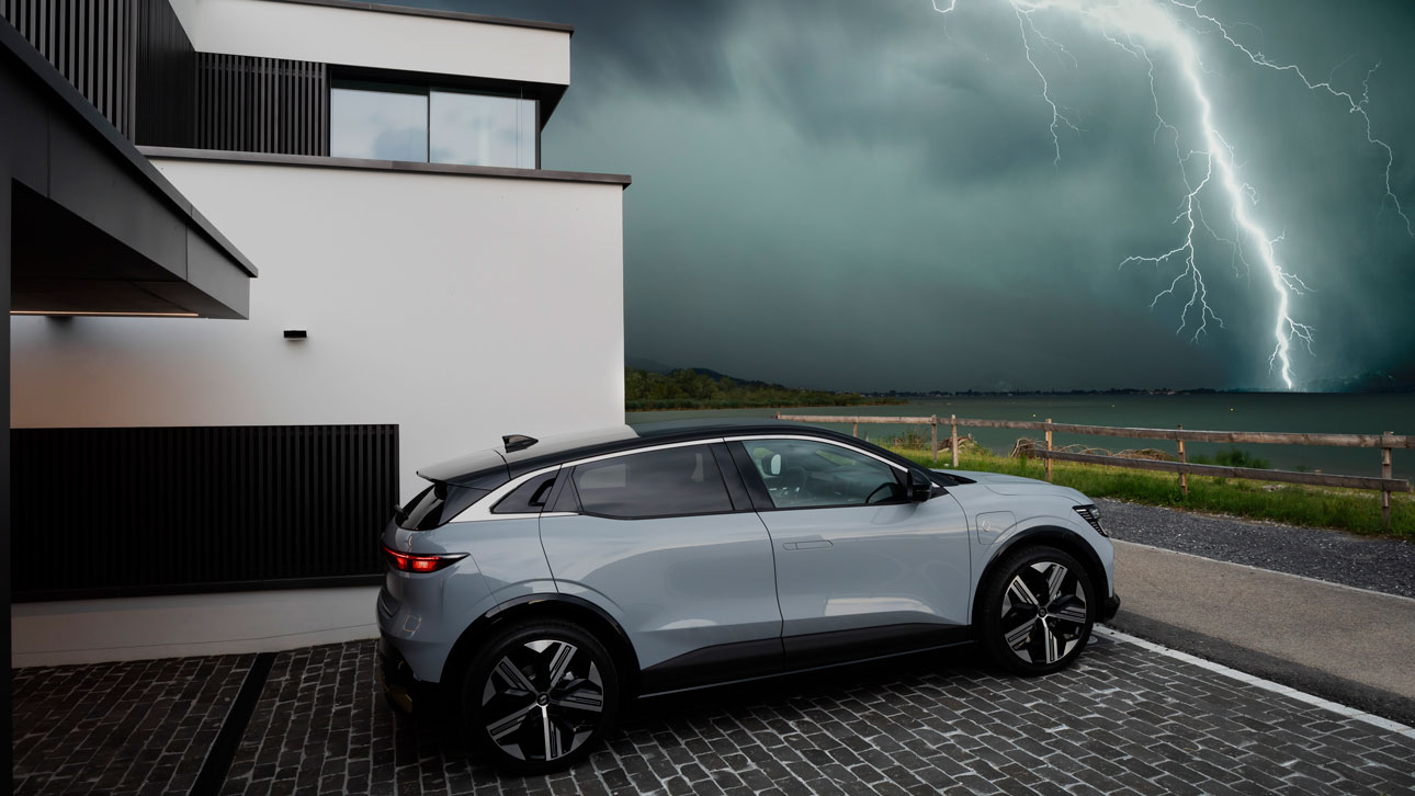 2021_-_New_Renault_Megane_E-TECH_Electric_-_Nature