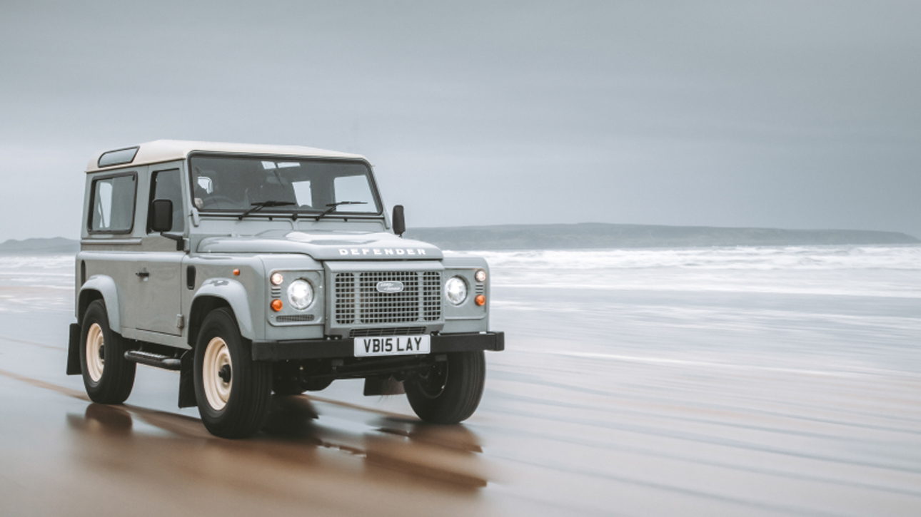 LAND-ROVER-CLASSIC-DEFENDER-WORKS-V8-ISLAY-EDITION-01_0