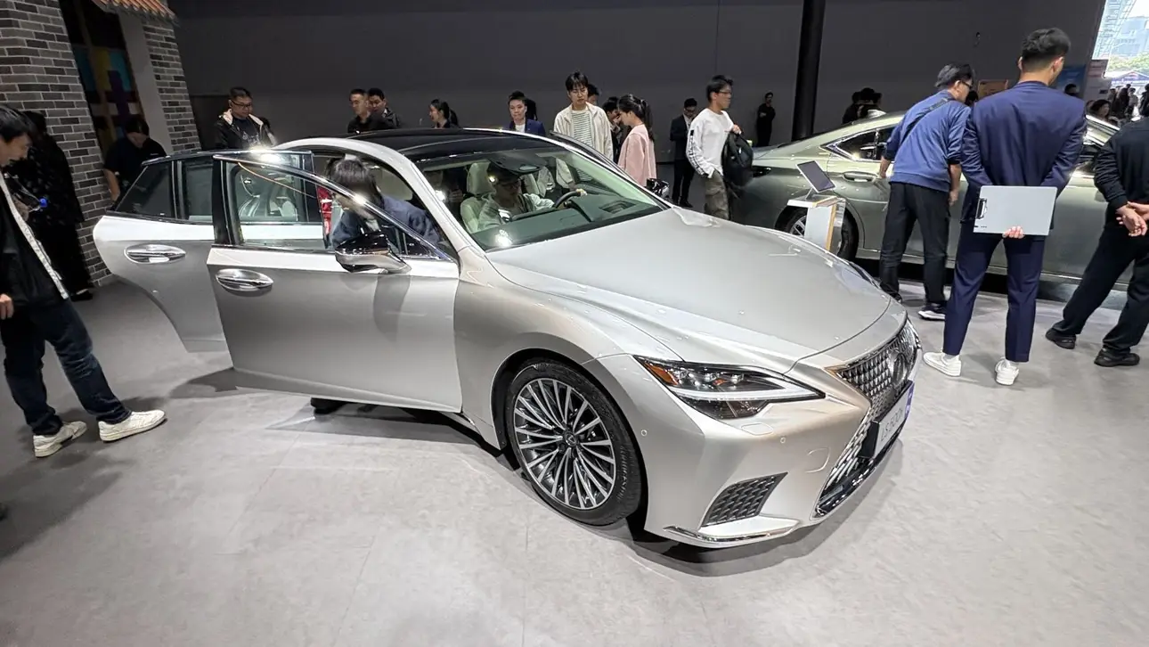 Lexus LS