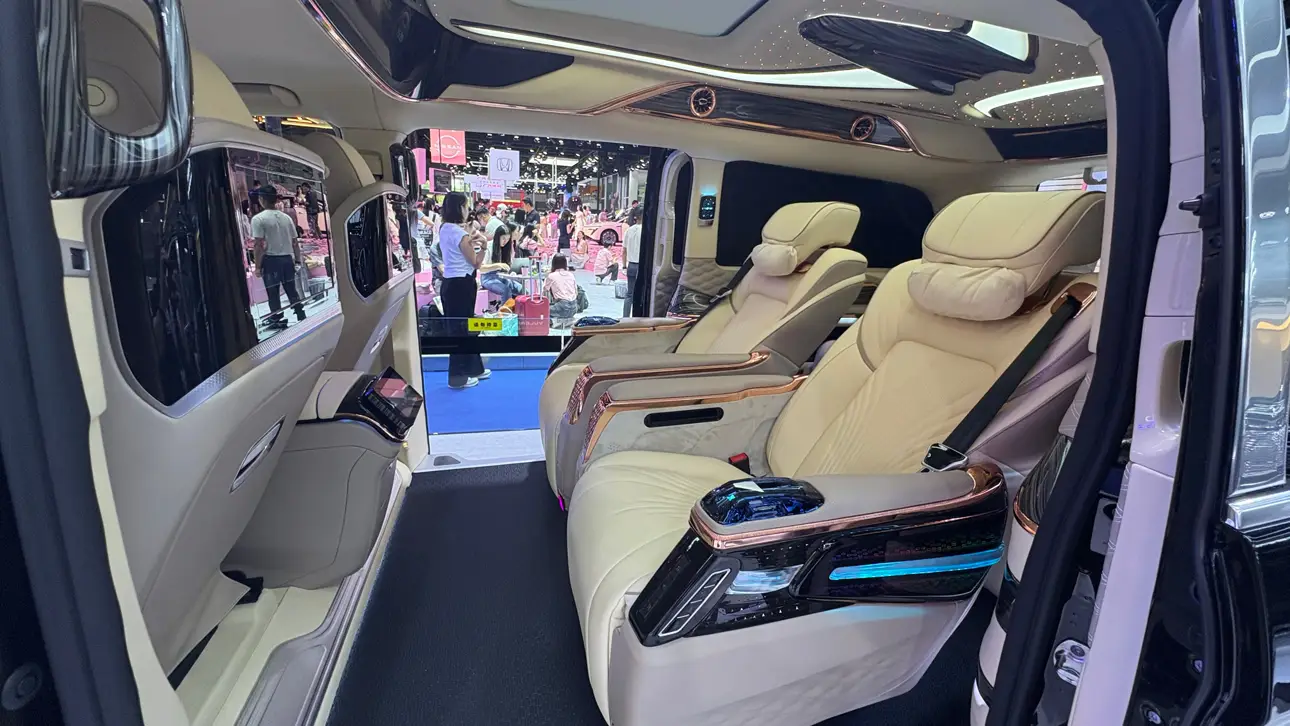 Automesse Chengdu 2025, Automobilsalon Chengdu 2025, Mercedes V‑Klasse von Vulcanus