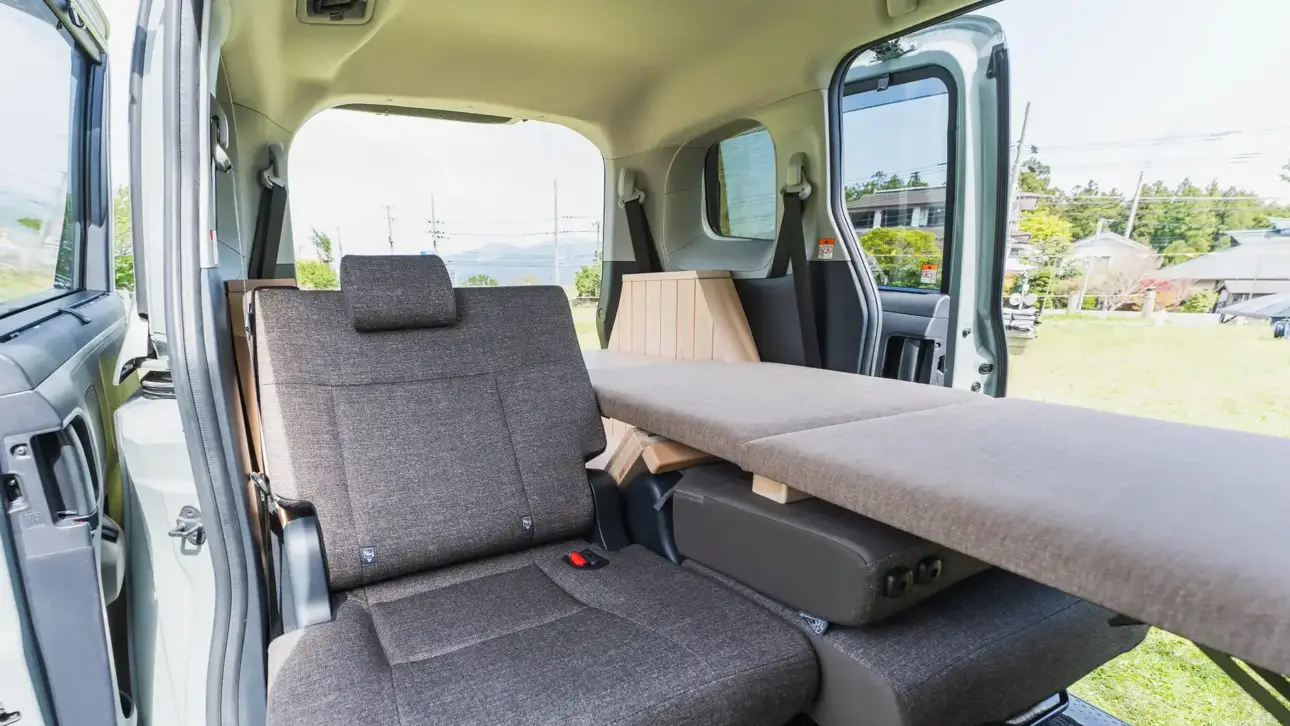 Toyota Sienta с VANLIFE ROOMKIT