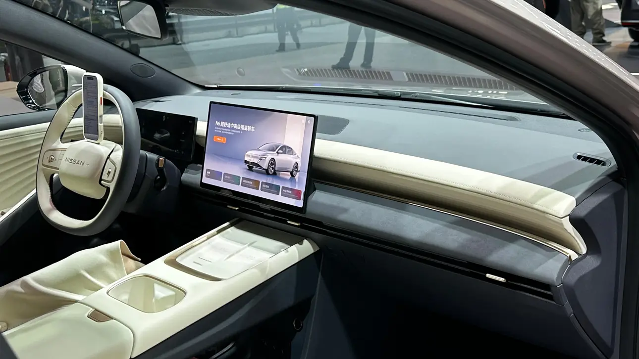 Автосалон в Чэнду 2025 / Nissan N6