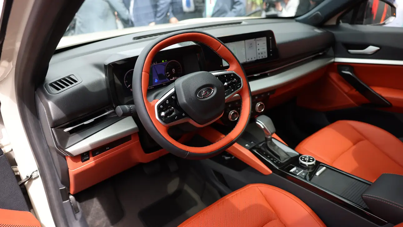 LADA Azimut на ПМЭФ-2025, интерьер