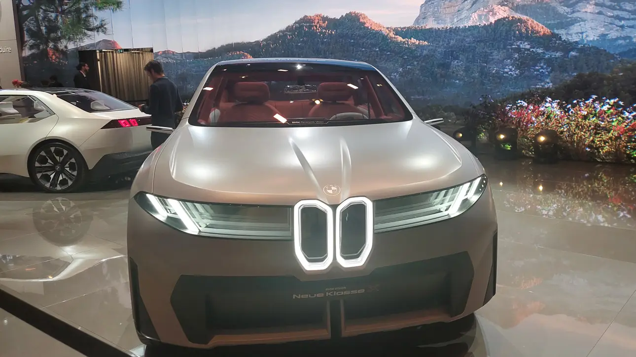 Автосалон в Париже 2024, стенд BMW