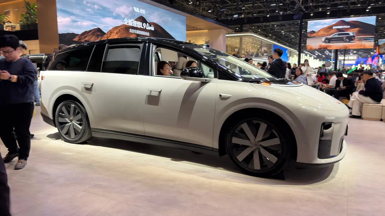 Автосалон в Пекине 2026 / LiXiang i8