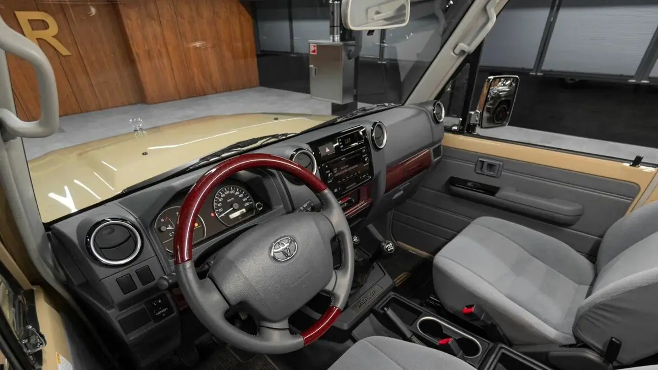 Toyota Land Cruiser 79