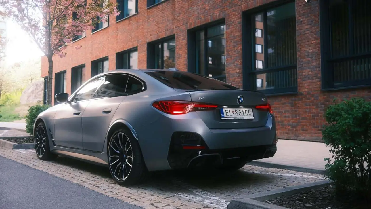 BMW i4 в цвете Frozen Pure Grey II