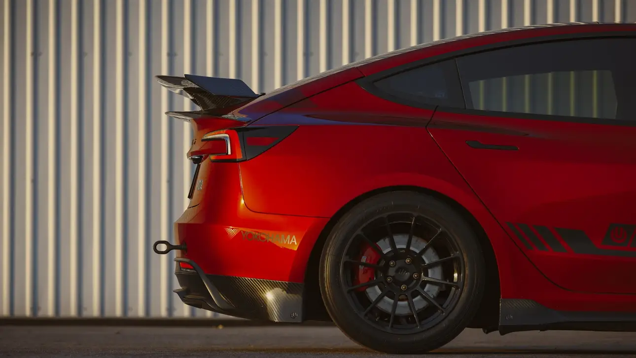 Автоновости / Антикрыло для Tesla Model 3