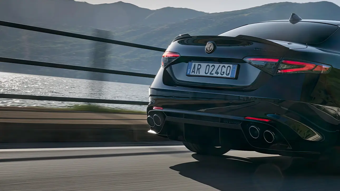 Автоновости / Alfa Romeo Giulia Quadrifoglio Estrema