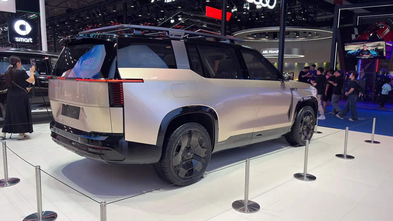 Автосалон в Чэнду 2026 / JAC DEFINE-X