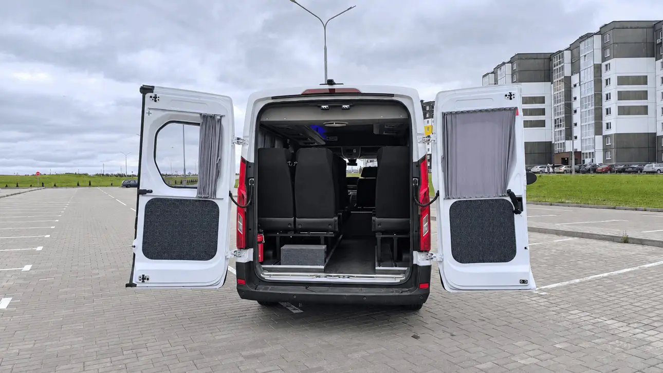 Avior Touring Bus