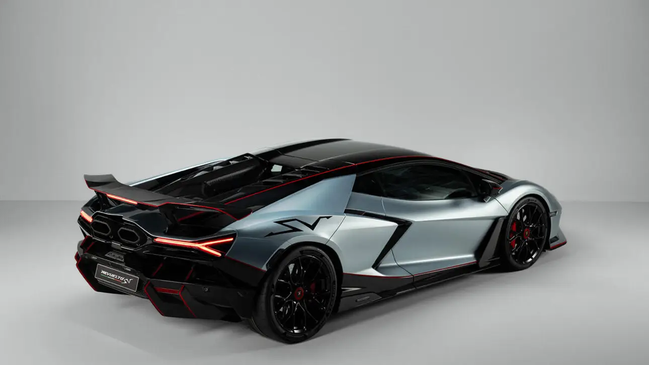 Lamborghini Revuelto SV