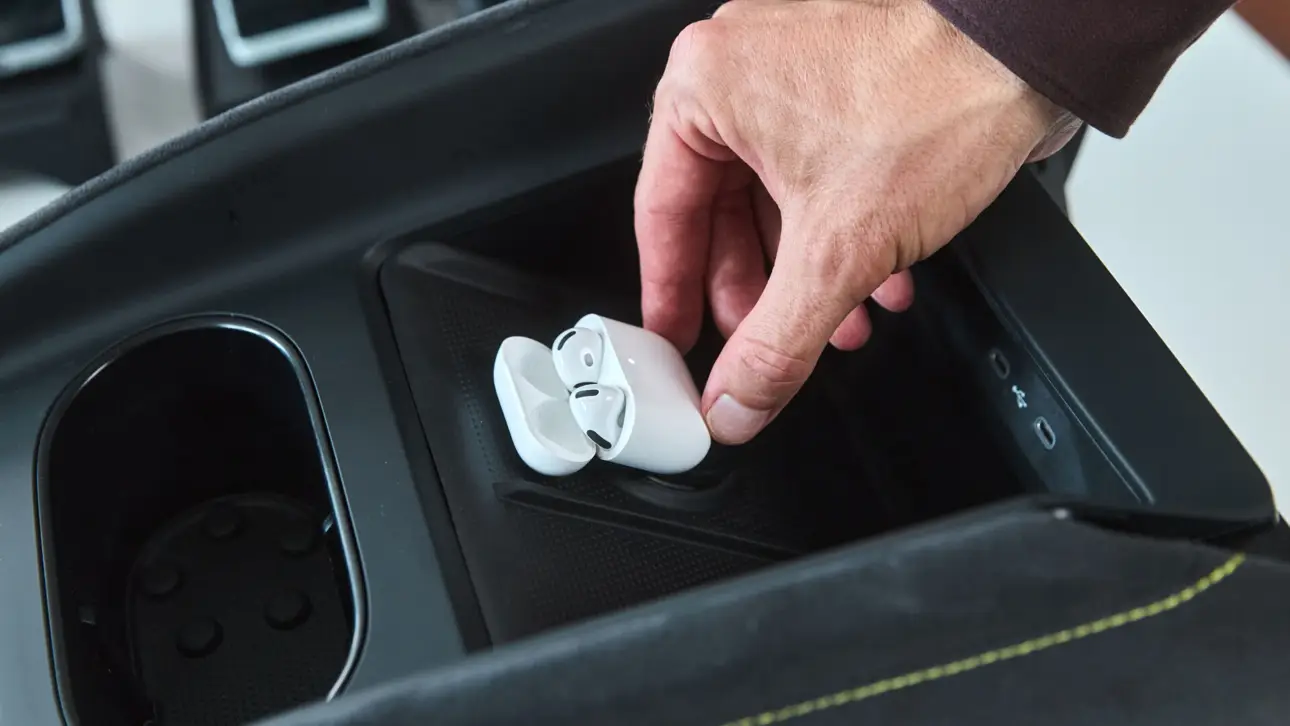 Беспроводная зарядка в Skoda