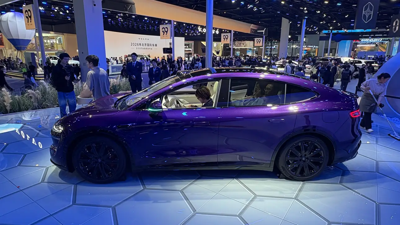 Автосалон в Пекине 2026 / Luxeed R7