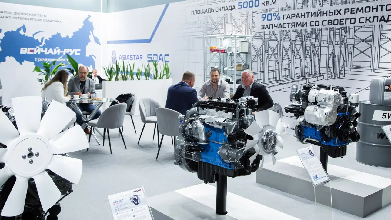 Weichai-Rus показал шасси SDAC K12 с КМУ и рефрижератором на COMvex