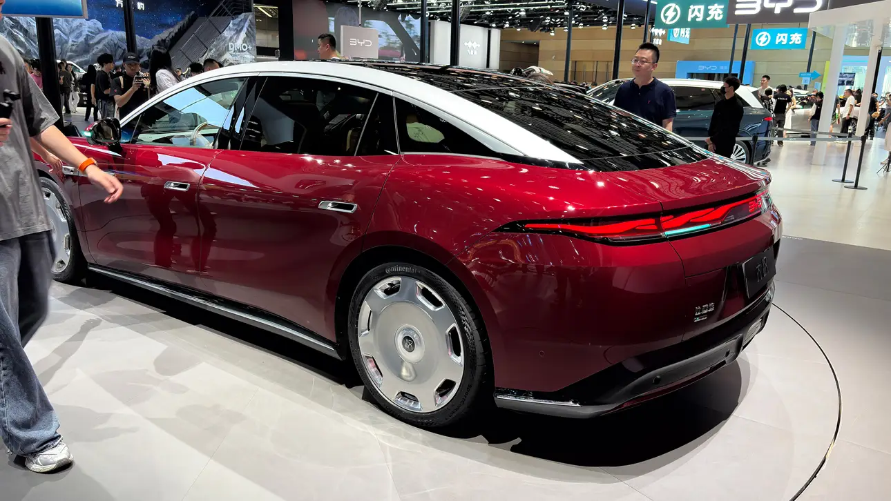 Автосалон в Чънду 2026 / BYD Da Han EV