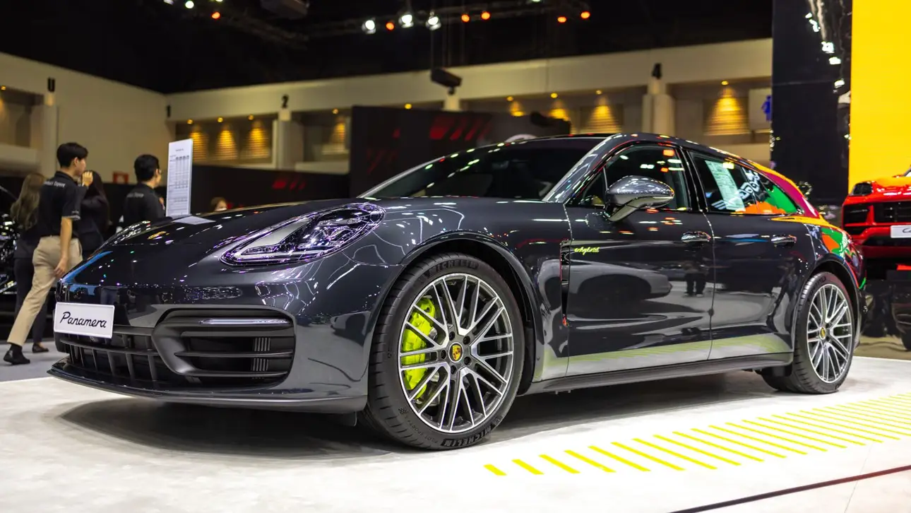 Самые быстрые авто / Porsche Panamera 4
