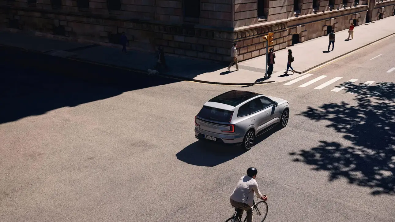 Volvo Connected Safety