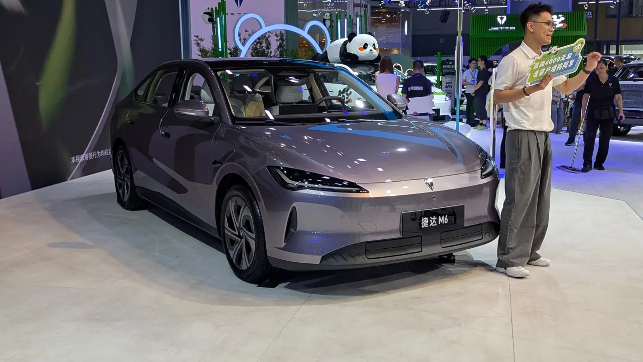 Автосалон в Чэнду 2026 / Jetta M6