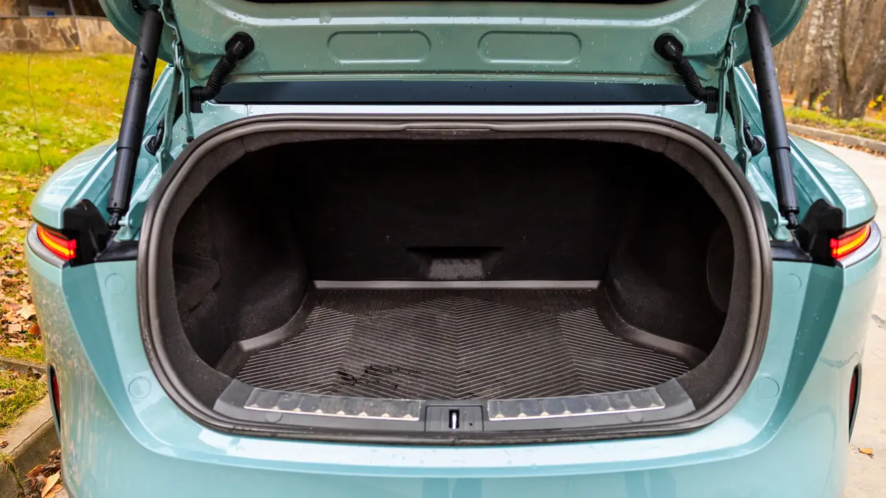 Тест-драйв Avatr 11